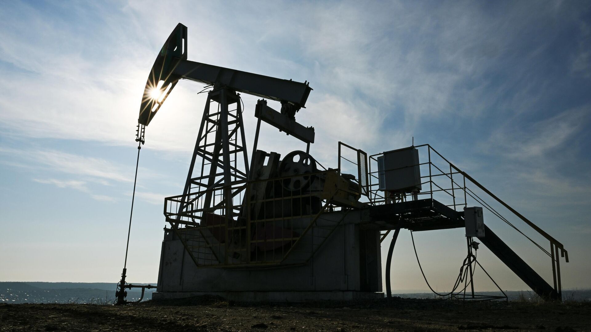 Brent подешевела ниже 82 долларов впервые с 10 марта