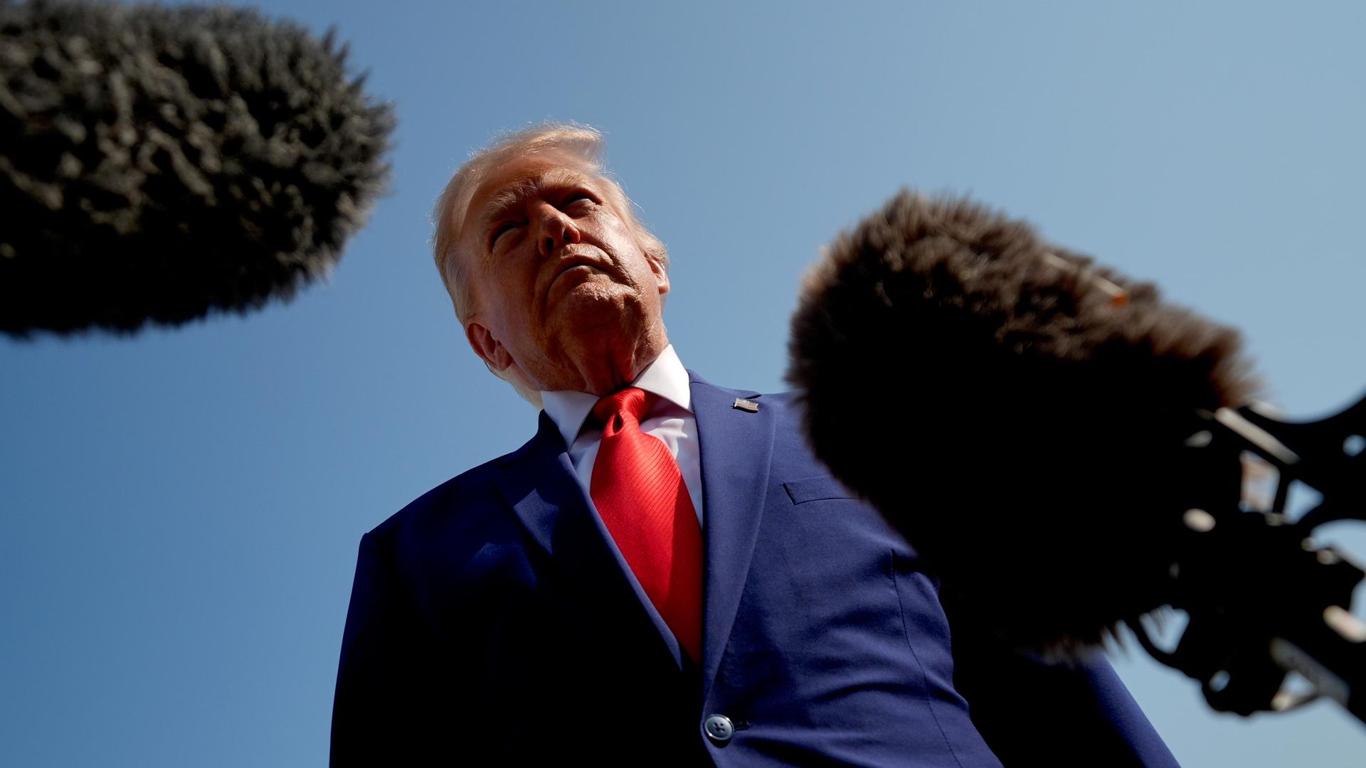 Трамп заявил, что Иран будет нести ответственность за атаки хуситов на суда