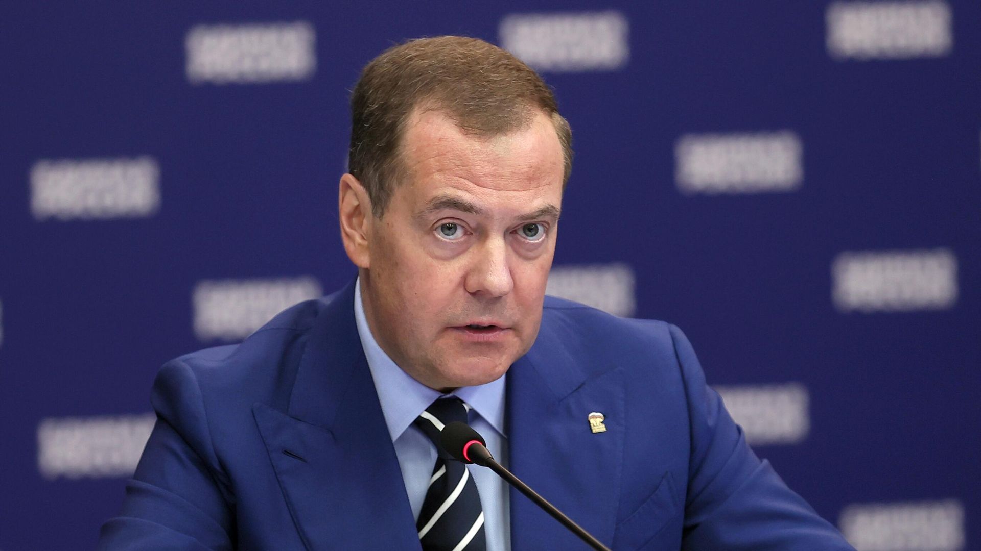 Медведев: Россия имеет право наносить удары по судам, доставляющим грузы для Украины