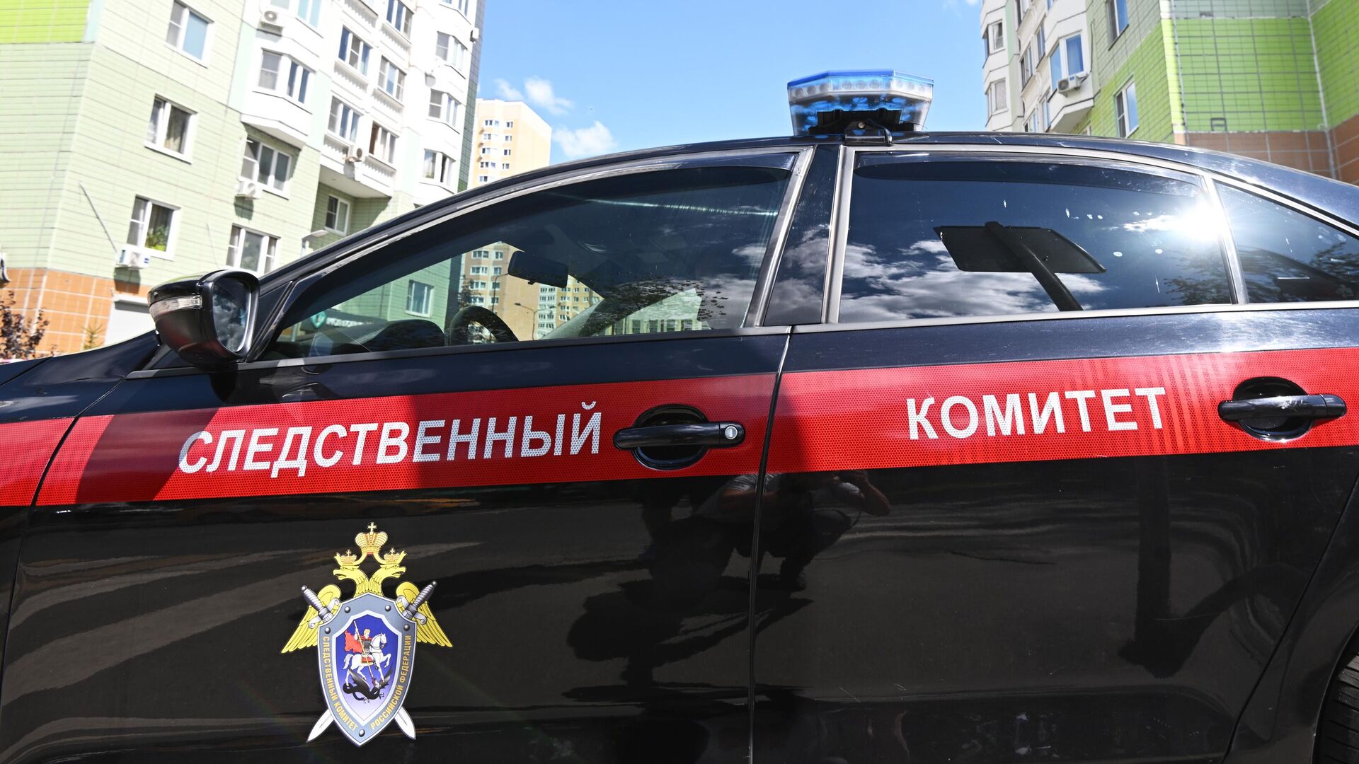 Жительница Барнаула потеряла палец, зацепившись кольцом за саморез