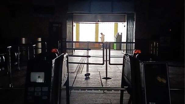 Работа метро в Киеве приостановлена