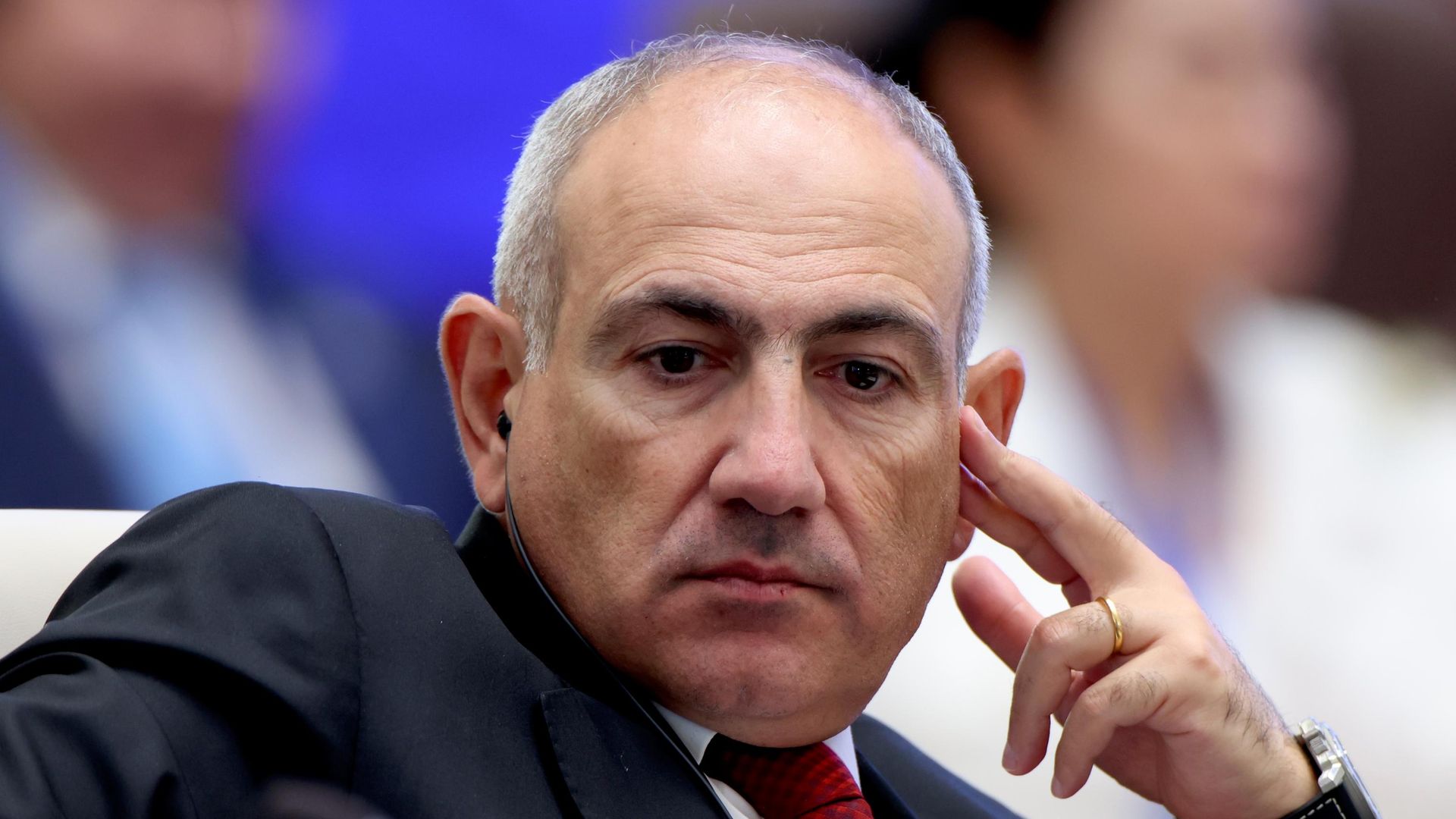 Пашинян уволил чиновника после того, как тот назвал Жапарова президентом Казахстана