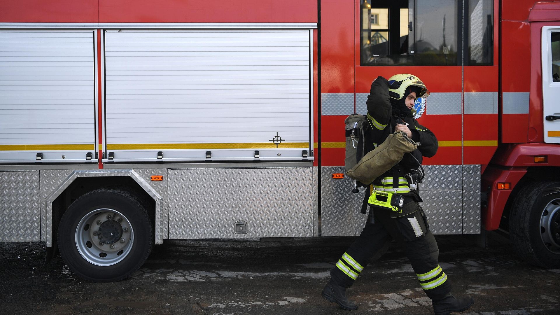 В Нижнем Новгороде загорелся магазин стройматериалов