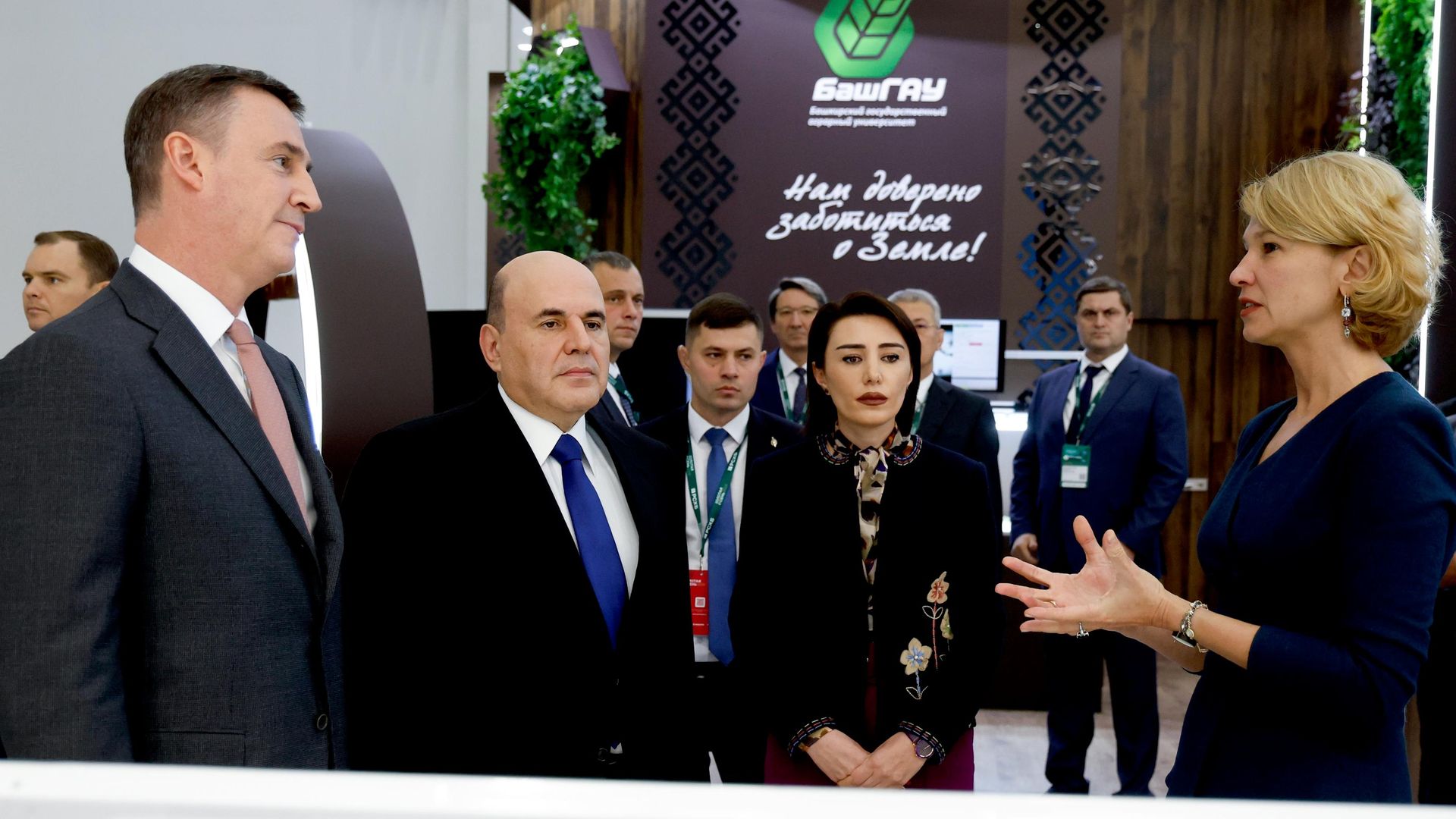 Мишустин поздравил работников агропромышленного комплекса с профессиональным праздником